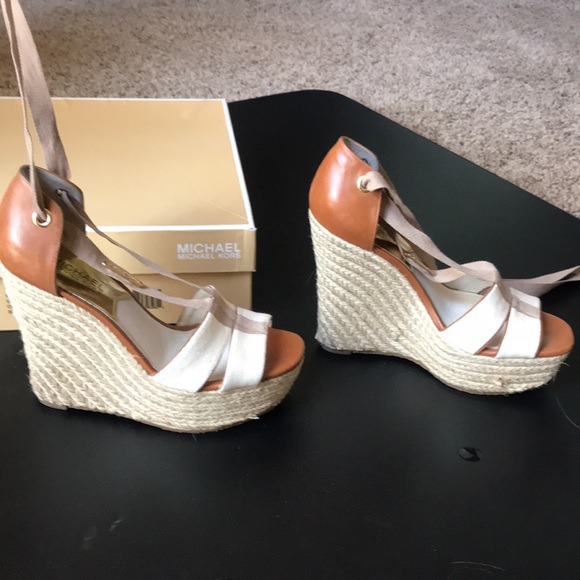Michael Kors Las Rosas wedge, canvas leather, ecru. - Picture 4 of 6